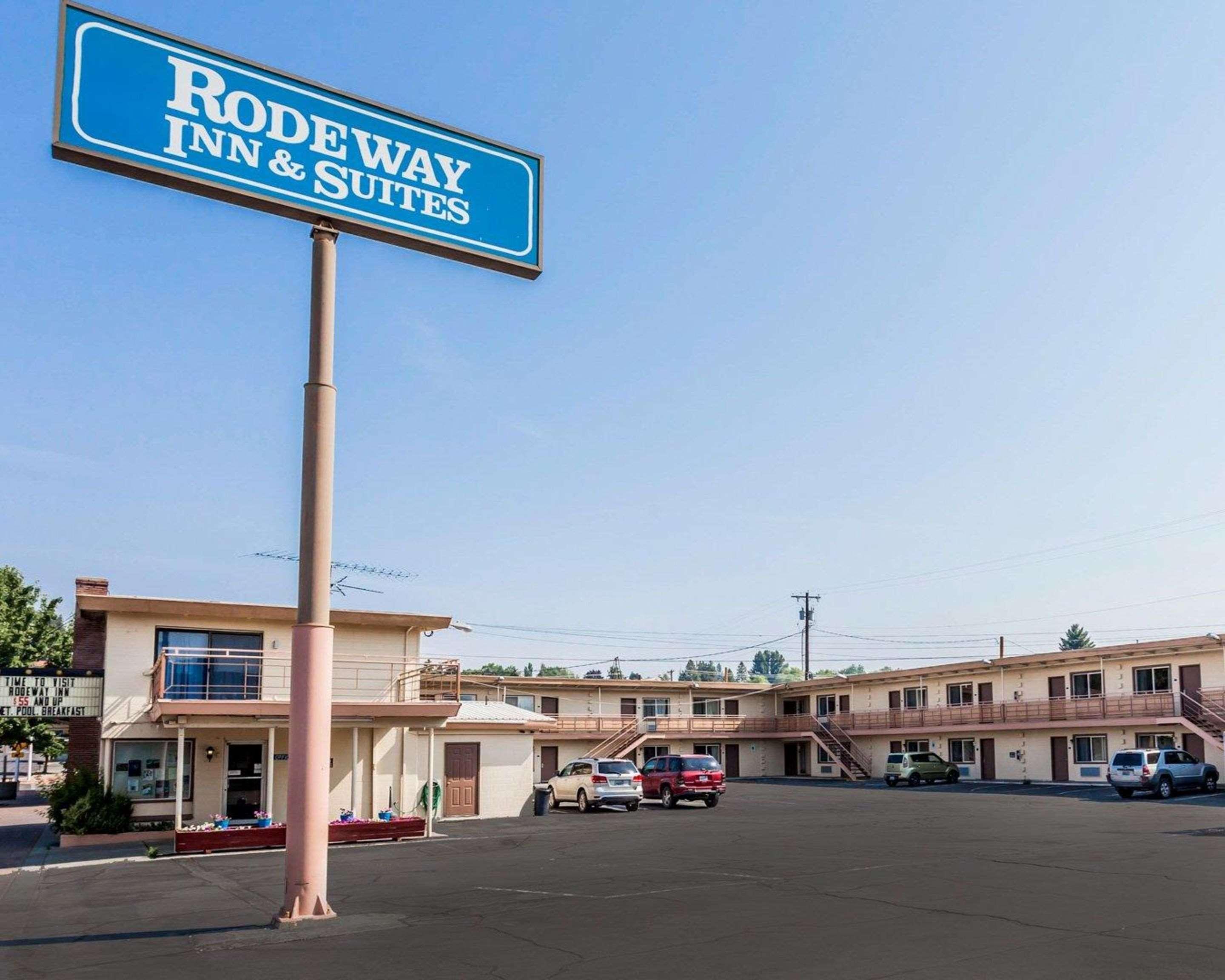 Rodeway Inn & Suites Omak - Okanogan Exterior photo