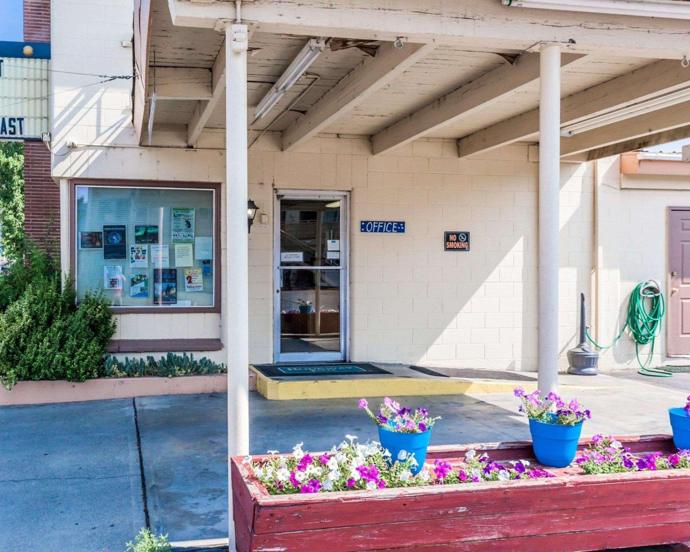 Rodeway Inn & Suites Omak - Okanogan Exterior photo